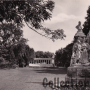 L'esplanade et monument aux morts (envoyée en 1954)
