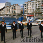 Marins sur le port